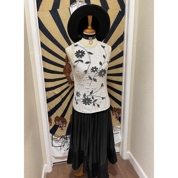 🌈 Beautiful embroidered contemporary top - Picture 10 of 11